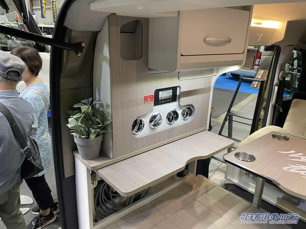 |「これで軽?…ってマジか」冷蔵庫も電子レンジも…快適すぎる軽キャンの装備がガチすぎた。