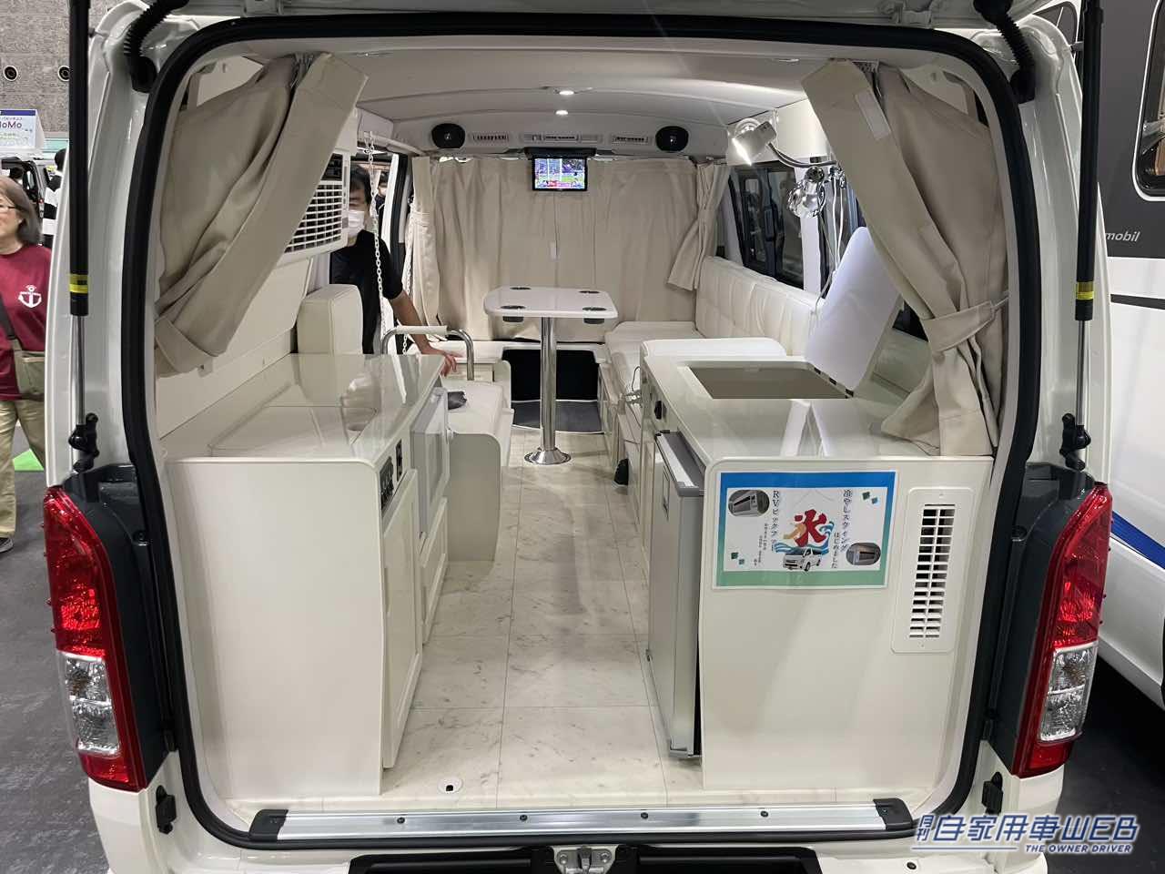 |インテリアを白で統一した真っ白な車内! トヨタ ハイエースがベースのキャンパー