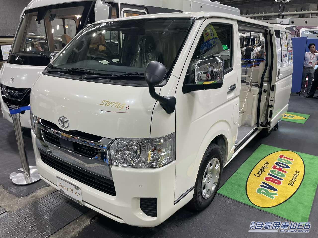 |インテリアを白で統一した真っ白な車内! トヨタ ハイエースがベースのキャンパー