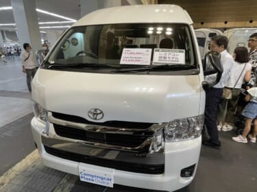家庭用エアコンや引き出しタイプのシンクを備えた機能的な一台! トヨタ ハイエースがベースのキャンパー