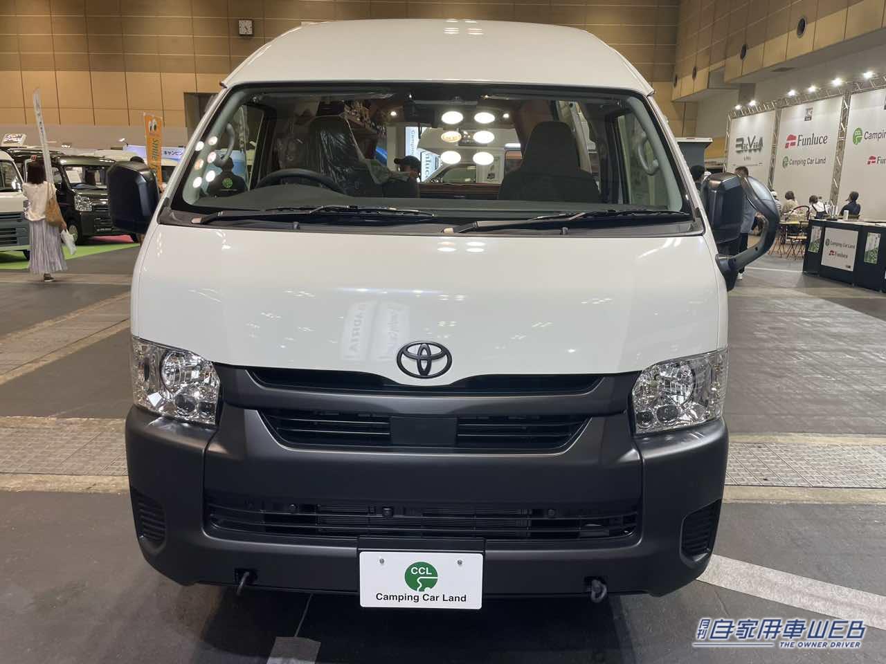 |木材を使った雰囲気抜群の車内がいい感じ! トヨタ ハイエースがベースのキャンパー