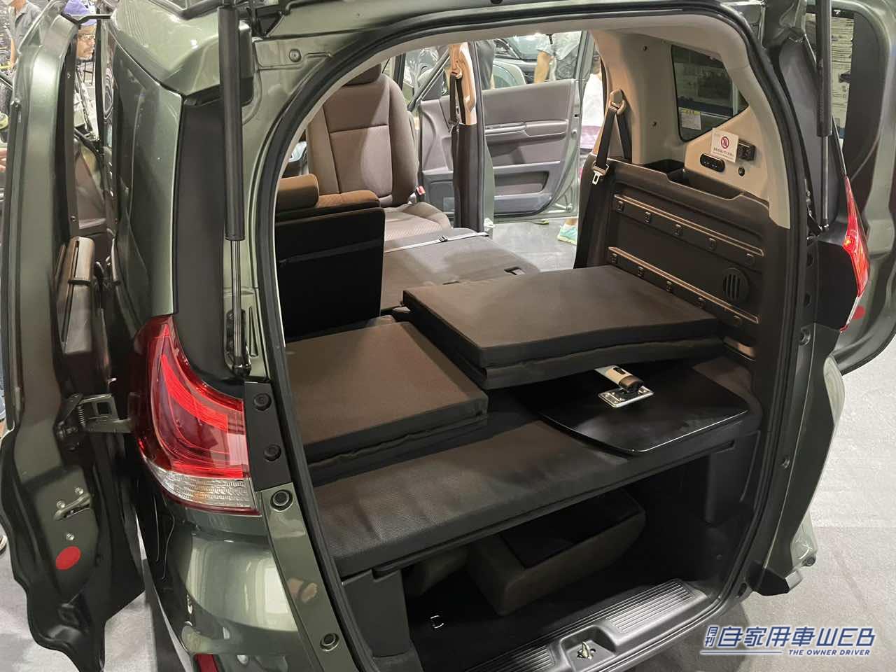 |街乗りにもベスト「ホンダ・フリード+」にベッドもダイニングも!?  もはやクルマが“家になる”という驚きのキャンピングカー。