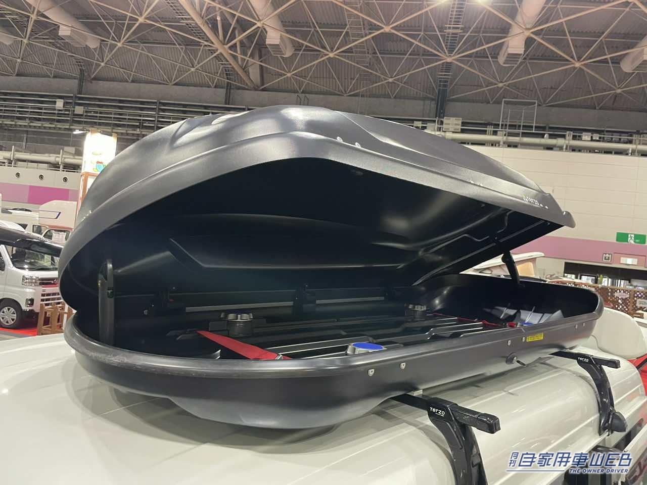 |シンプル車内はフラットスペースが広い! スズキ エブリイがベースの軽キャンパー