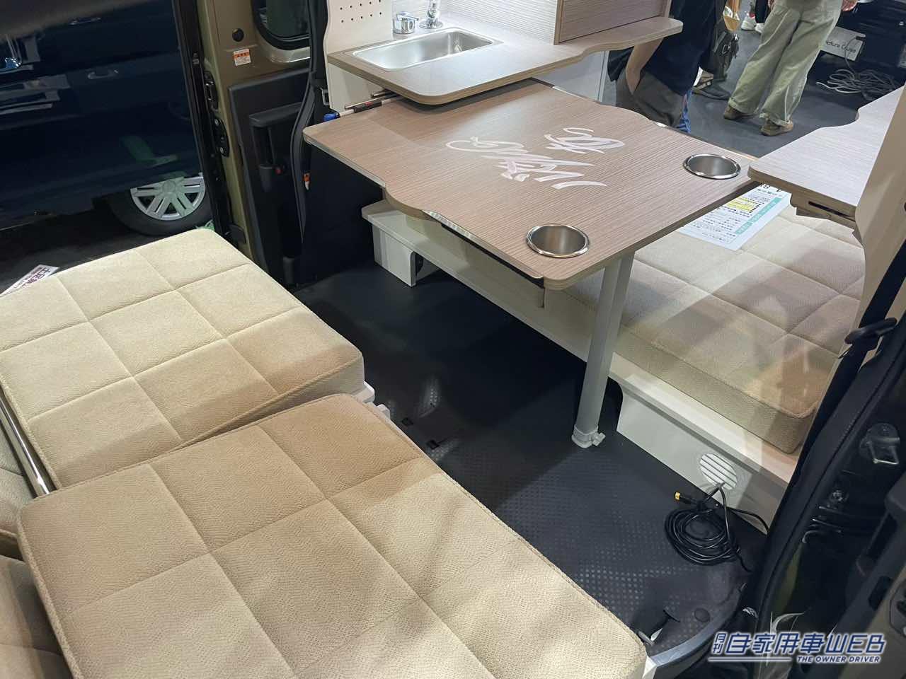 |「これで軽?…ってマジか」冷蔵庫も電子レンジも…快適すぎる軽キャンの装備がガチすぎた。