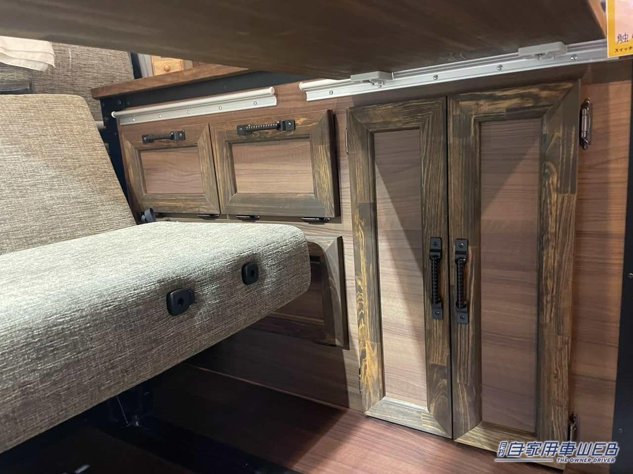 |木材を使った雰囲気抜群の車内がいい感じ! トヨタ ハイエースがベースのキャンパー