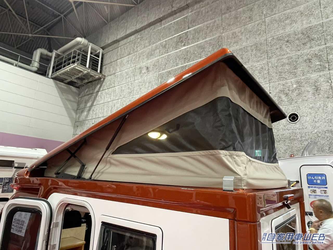 |「これもう家でしょ…」いいえ、軽トラックです。嘘でしょ、と思うくらいの車内。4人寝られる本格はキャンパー。