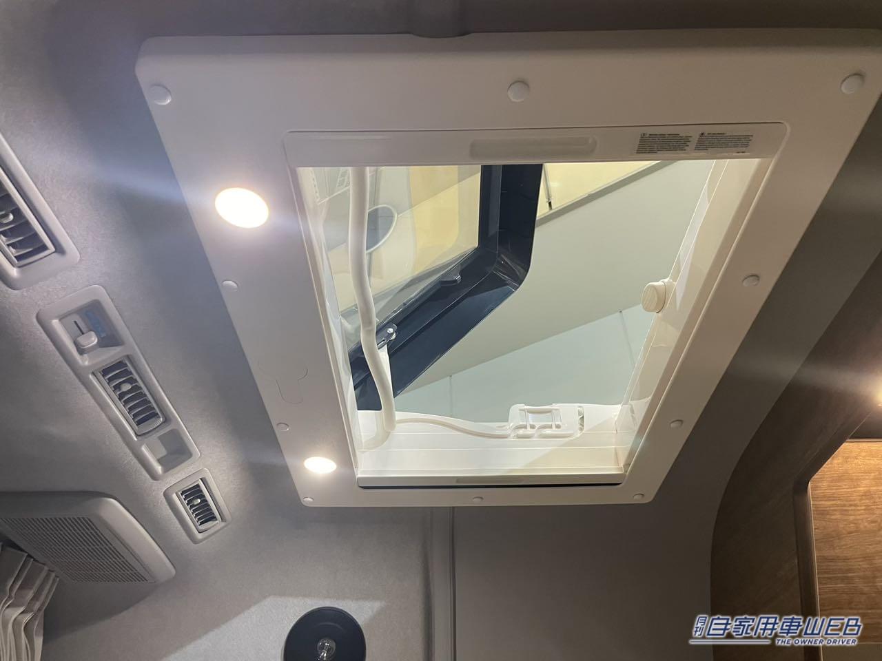 |フルフラットだけじゃない! ワンタッチで快適ソファーになっちゃうトヨタ ハイエースがベースのキャンパー