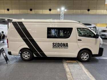 木材を使った雰囲気抜群の車内がいい感じ! トヨタ ハイエースがベースのキャンパー