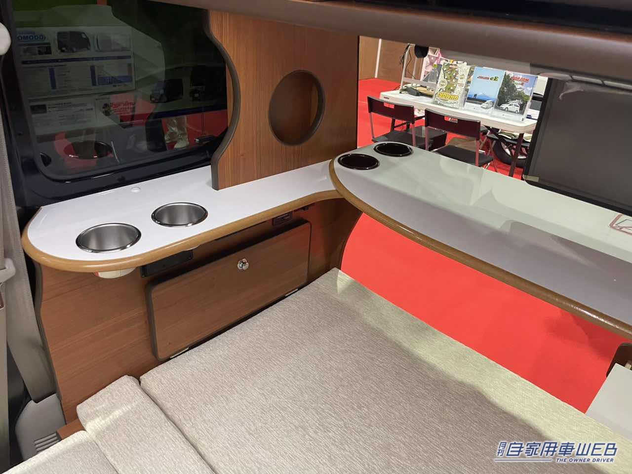 |軽なのに広いフルフラットと、引き出しテーブルが魅力! マツダ スクラムバンがベースの軽キャンパー