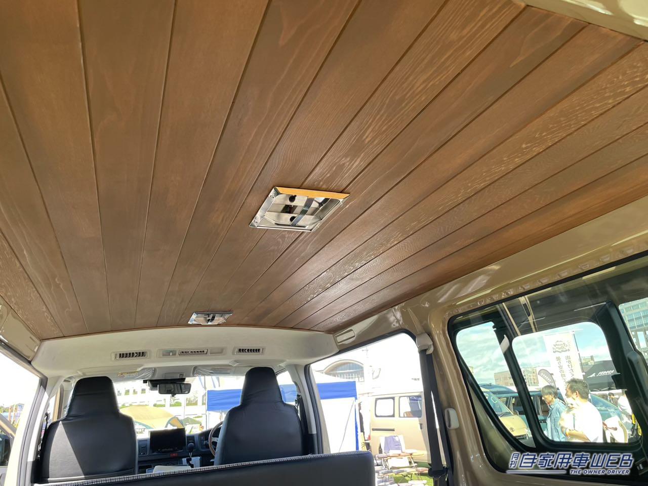 |フローリングの荷室がいいね! レトロな丸目も個性的なトヨタ ハイエースがベースのキャンパー