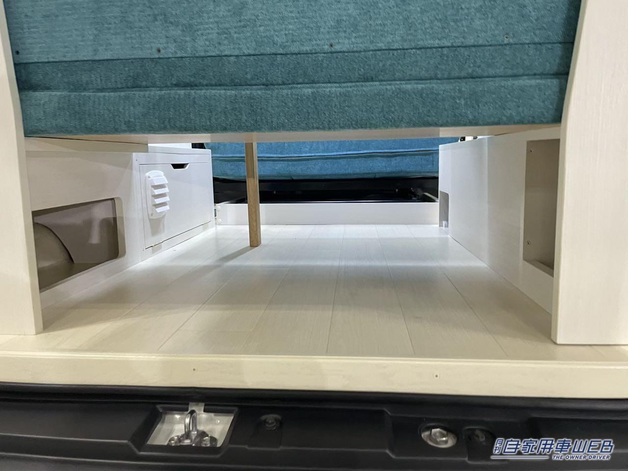 |爽やかなビーチが似合う車内が個性的! ボディカラーもオシャレなトヨタ タウンエースがベースのキャンパー