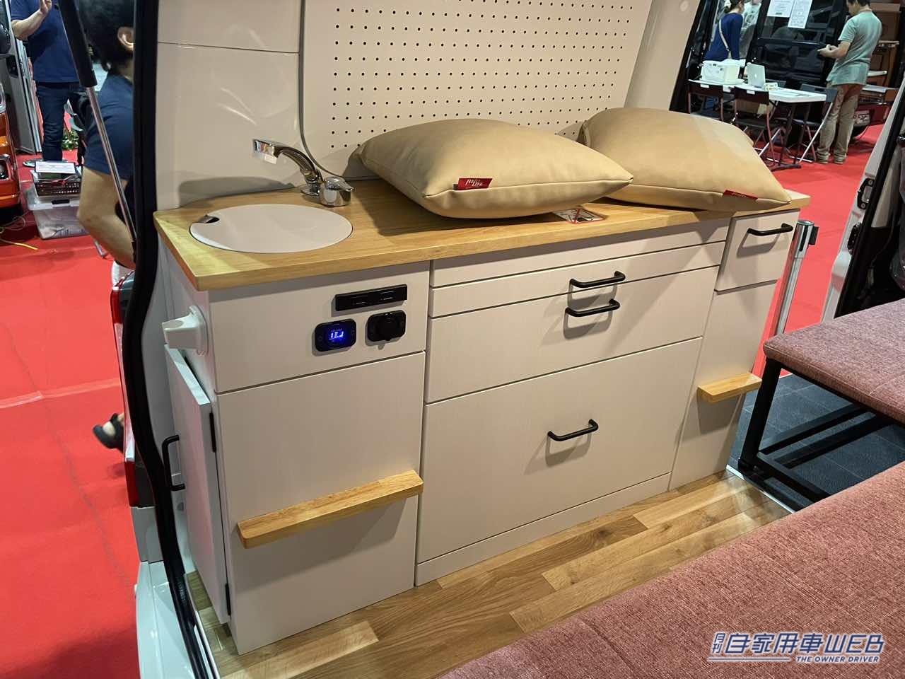 |暖色系のシートとシンプルな装備がちょうどいい! ダイハツ グランマックスがベースのキャンパー