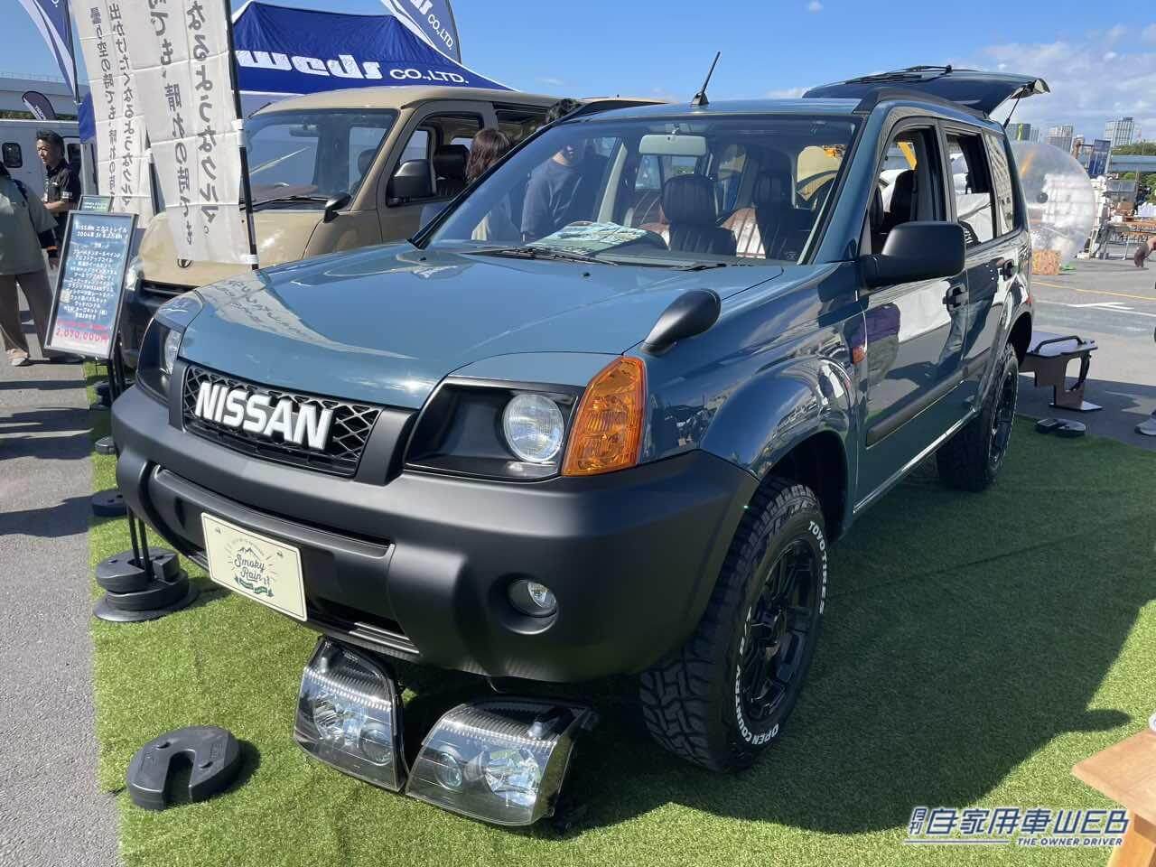 レトロ見た目とクラシカルな車内の雰囲気が良い感じ! 日産エクストレイルがベースのキャンパー