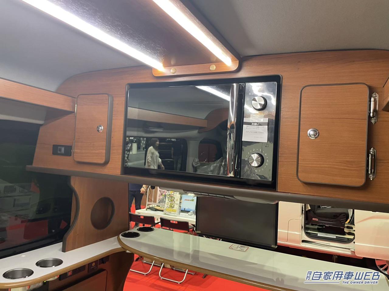 |軽なのに広いフルフラットと、引き出しテーブルが魅力! マツダ スクラムバンがベースの軽キャンパー