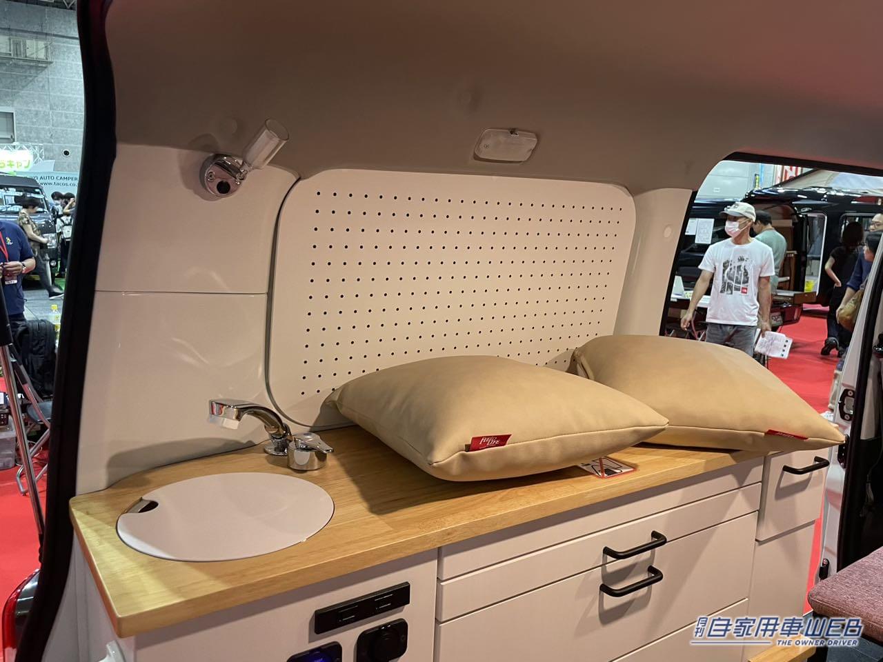 |暖色系のシートとシンプルな装備がちょうどいい! ダイハツ グランマックスがベースのキャンパー