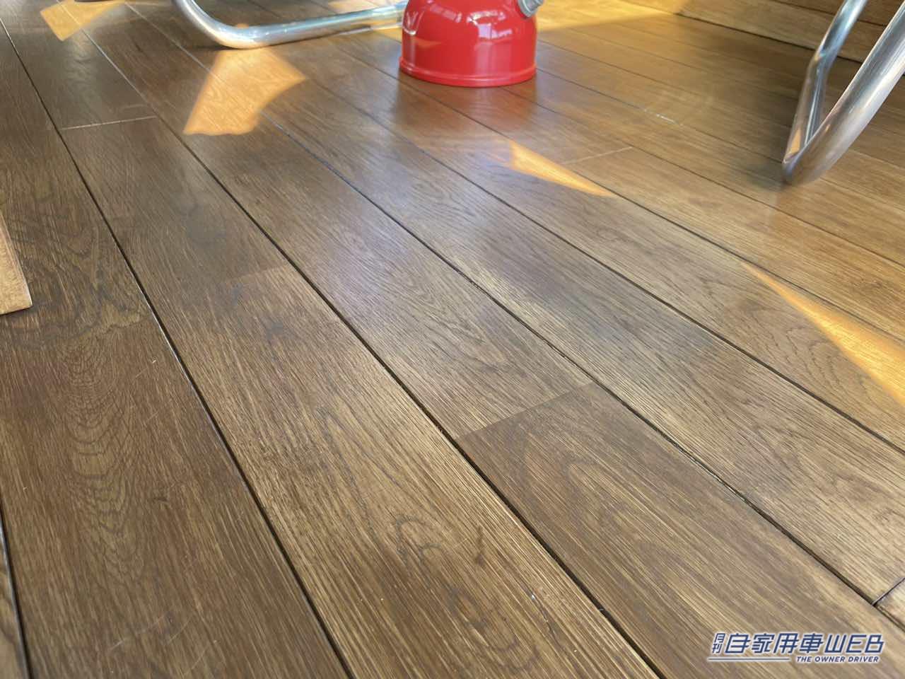 |フローリングの荷室がいいね! レトロな丸目も個性的なトヨタ ハイエースがベースのキャンパー