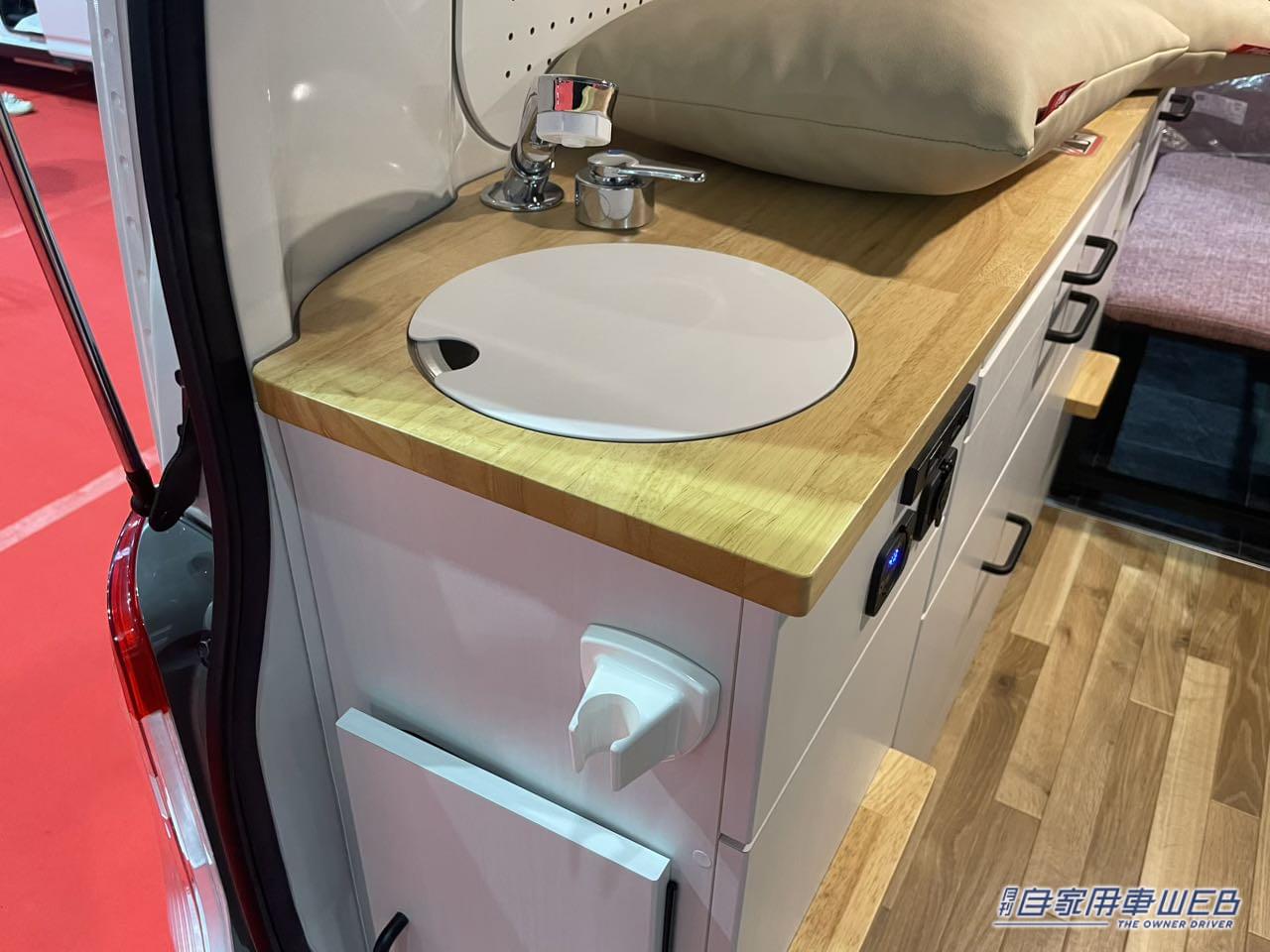 |暖色系のシートとシンプルな装備がちょうどいい! ダイハツ グランマックスがベースのキャンパー