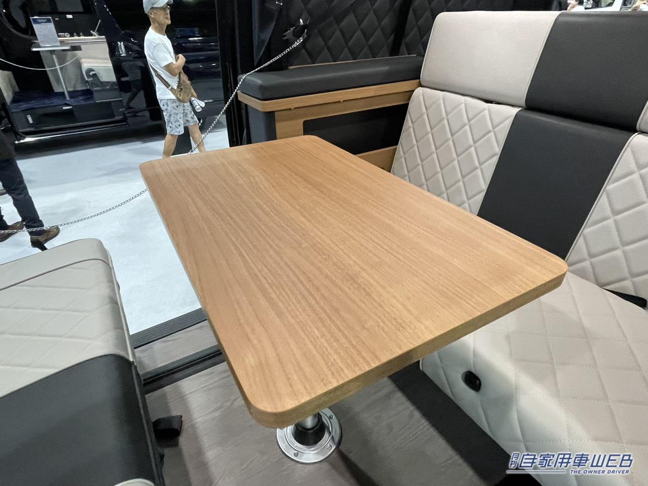 |広さ重視のモダンな車内がいい感じ! トヨタ ハイエースがベースのキャンパー