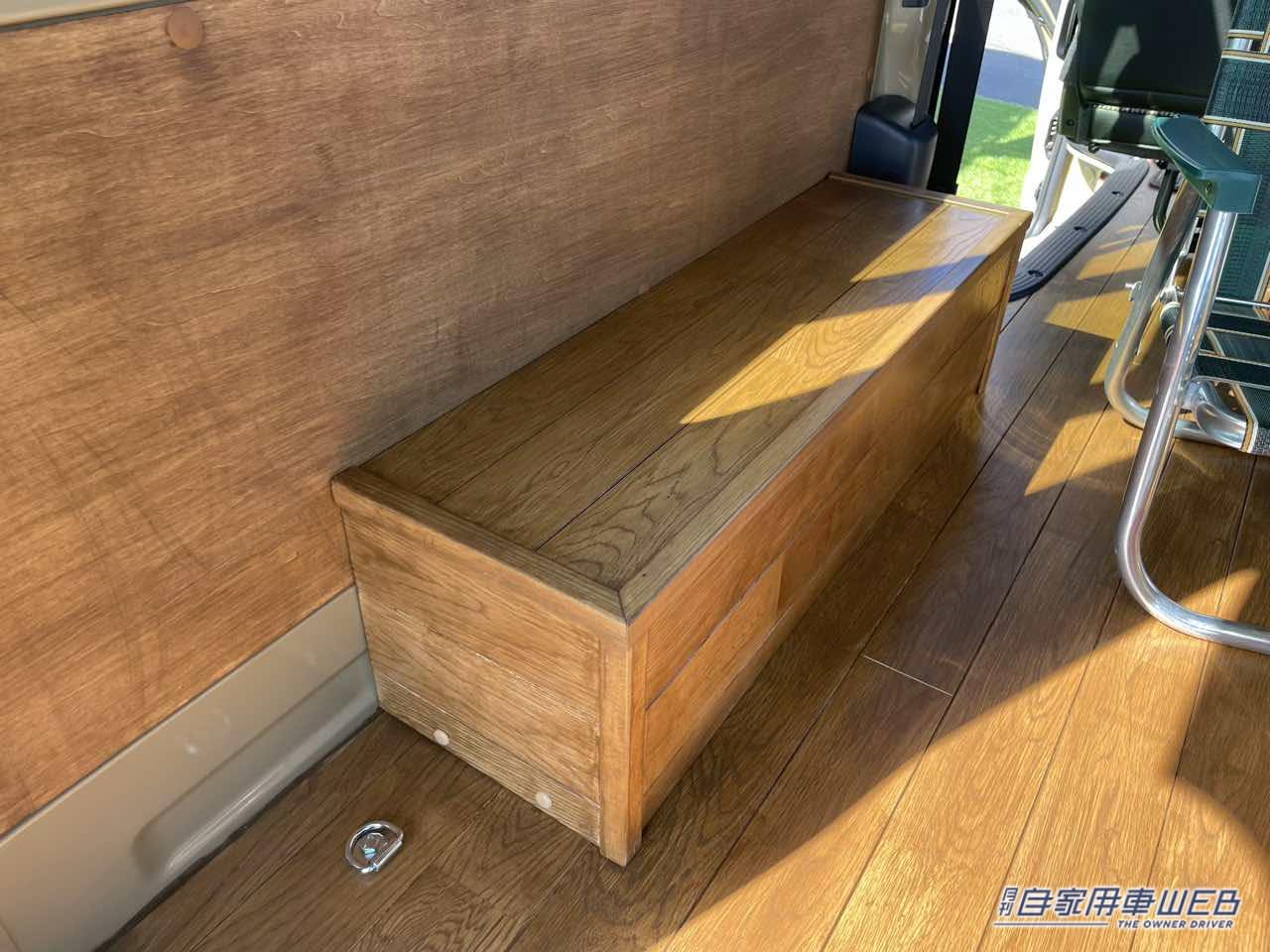 |フローリングの荷室がいいね! レトロな丸目も個性的なトヨタ ハイエースがベースのキャンパー