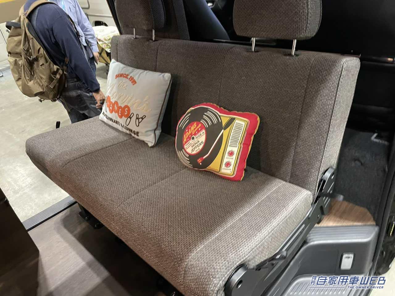 |ツートンカラーのオシャレな外観が個性的! トヨタ ハイエースがベースのキャンパー