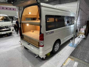 快適な二段ベッドが後部に常設! トヨタ ハイエースがベースのキャンパー