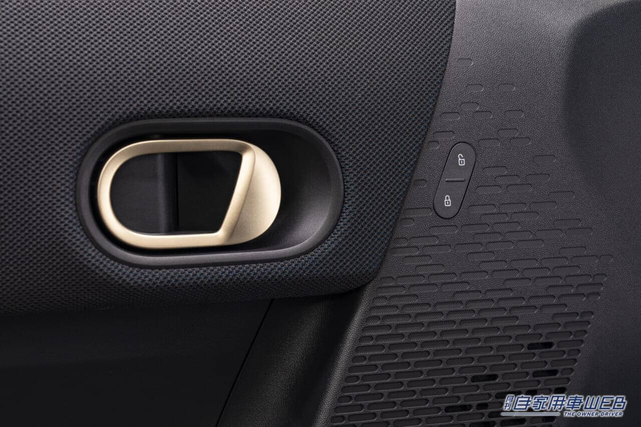 |MINI、ガソリンエンジンの3気筒「新型MINIクーパーC」と4気筒の「新型MINIクーパーS」を発表