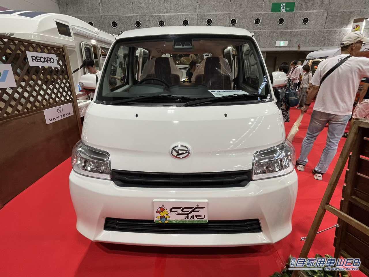 |暖色系のシートとシンプルな装備がちょうどいい! ダイハツ グランマックスがベースのキャンパー