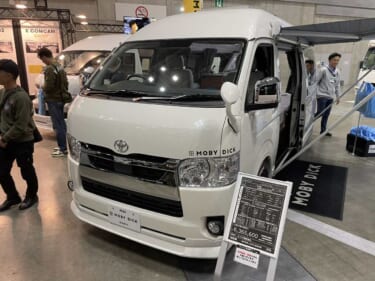 フルフラットでも各種装備がバッチリ使える！　トヨタ ハイエースがベースのキャンパー