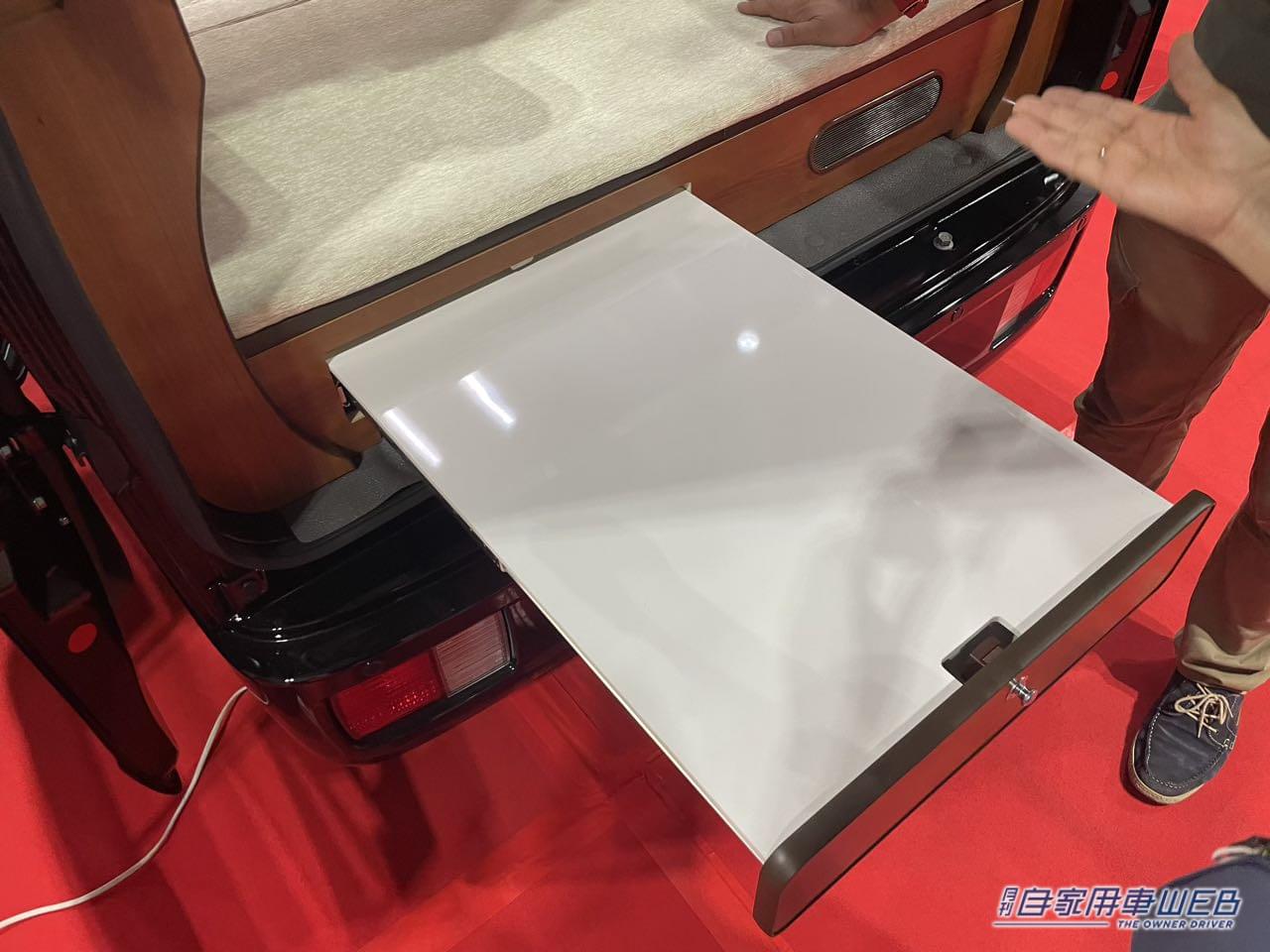 |軽なのに広いフルフラットと、引き出しテーブルが魅力! マツダ スクラムバンがベースの軽キャンパー