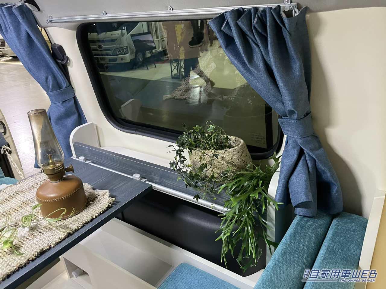 |爽やかなビーチが似合う車内が個性的! ボディカラーもオシャレなトヨタ タウンエースがベースのキャンパー