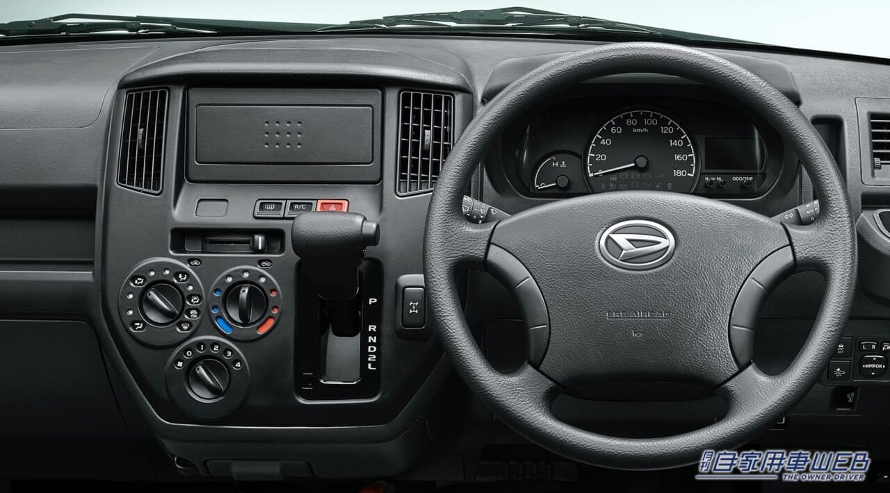 |暖色系のシートとシンプルな装備がちょうどいい! ダイハツ グランマックスがベースのキャンパー