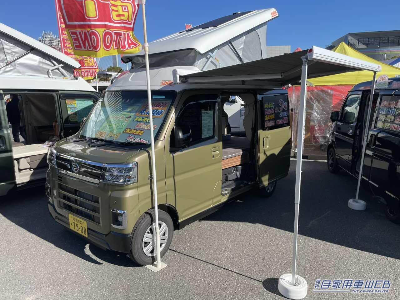 |コンパクトながら3人分のシートと就寝スペースも確保できる! ダイハツ アトレーがベースの軽キャンパー