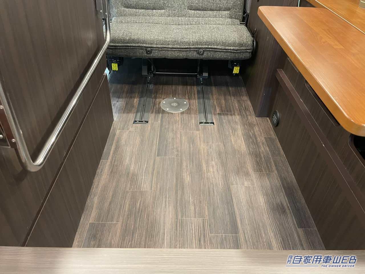 |ガレージのような雰囲気が超カッコいい! トヨタ ハイエースがベースのキャンパー