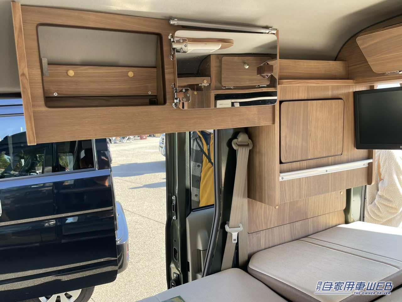 |広いフラットスペースとスライド式のテーブルが便利! スズキ エブリイがベースの軽キャンパー