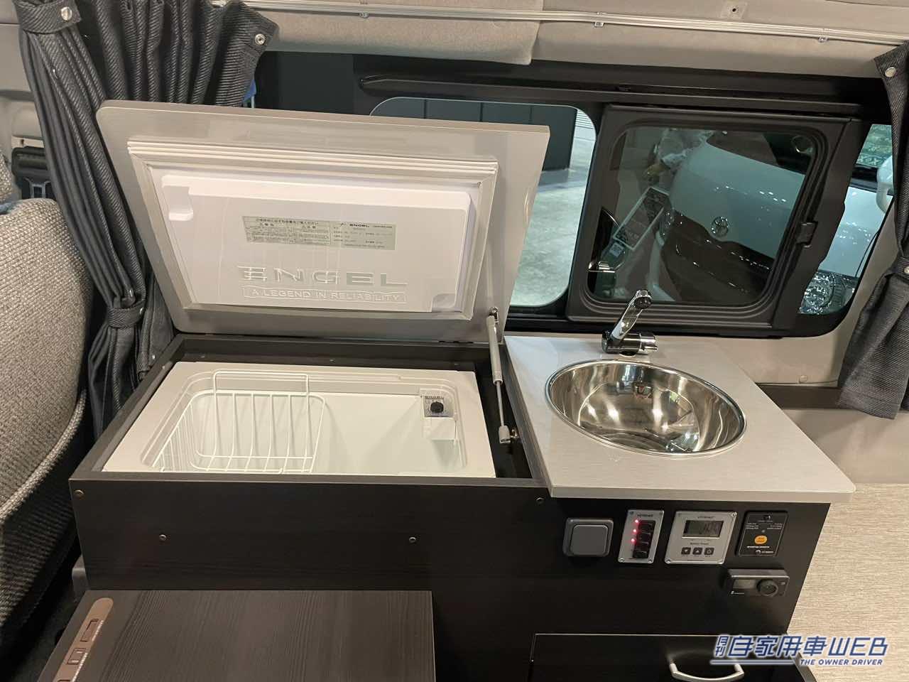 |フルフラット状態でテーブルも使える! 快適ベッドスペースが最高なトヨタ ハイエースがベースのキャンパー