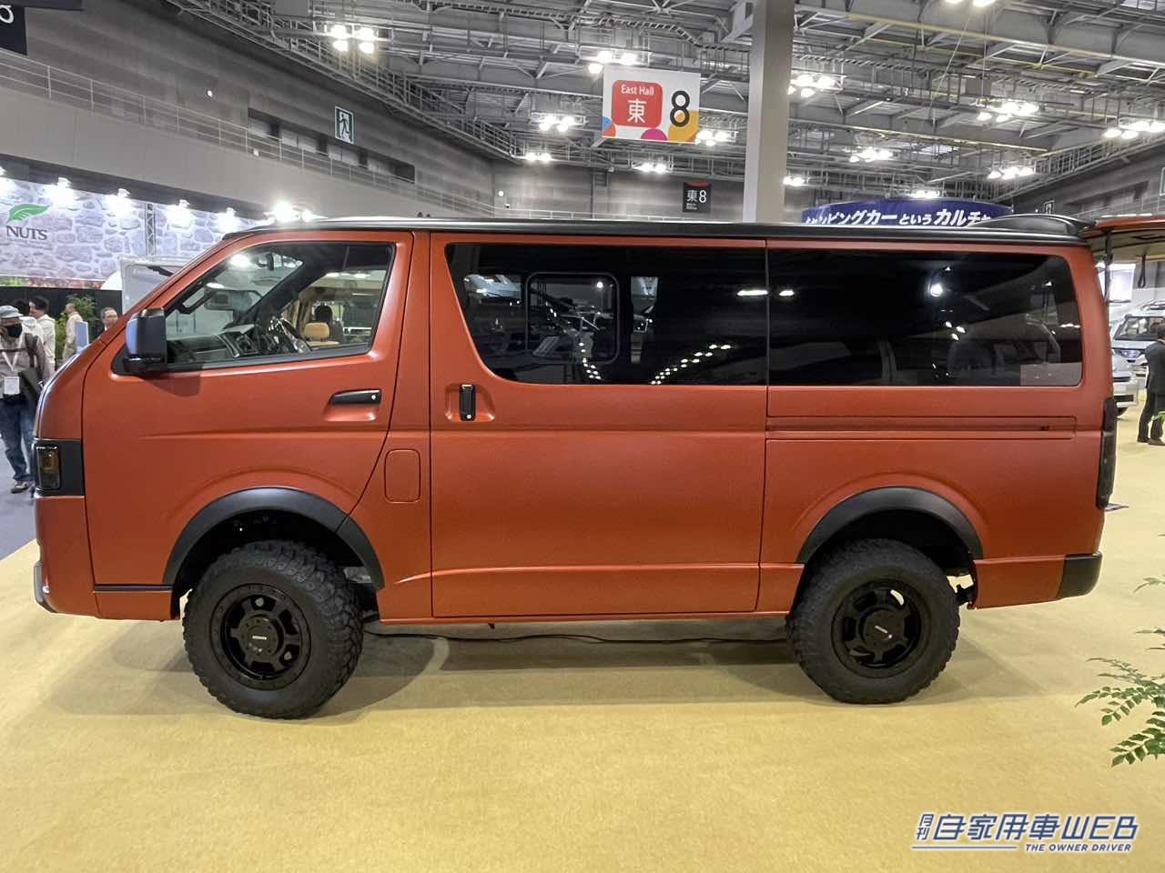 |ダークオレンジのボディが最高にカッコいい! シンプル装備で使いやすいトヨタ ハイエースがベースのキャンパー