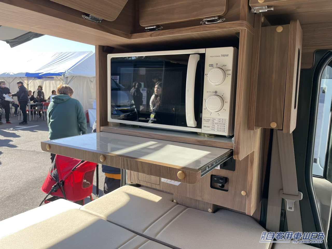 |広いフラットスペースとスライド式のテーブルが便利! スズキ エブリイがベースの軽キャンパー