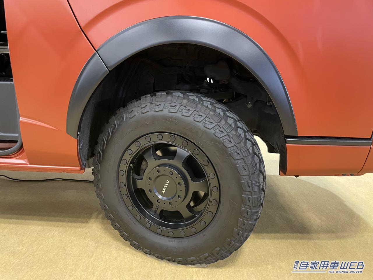 |ダークオレンジのボディが最高にカッコいい! シンプル装備で使いやすいトヨタ ハイエースがベースのキャンパー