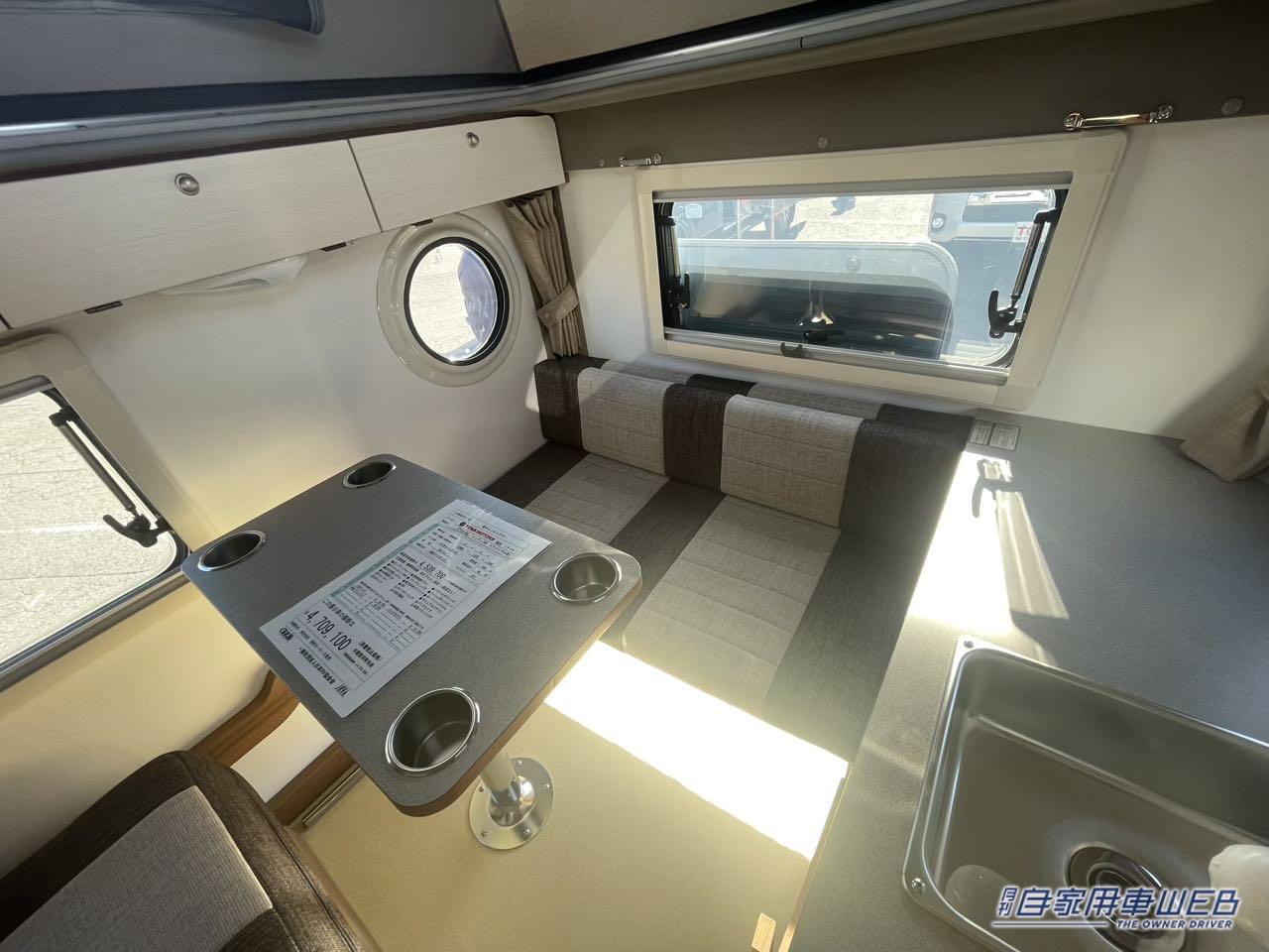 |天井の高い車内は快適ボックスシート! ダイハツ ハイゼットトラックがベースの軽キャンパー