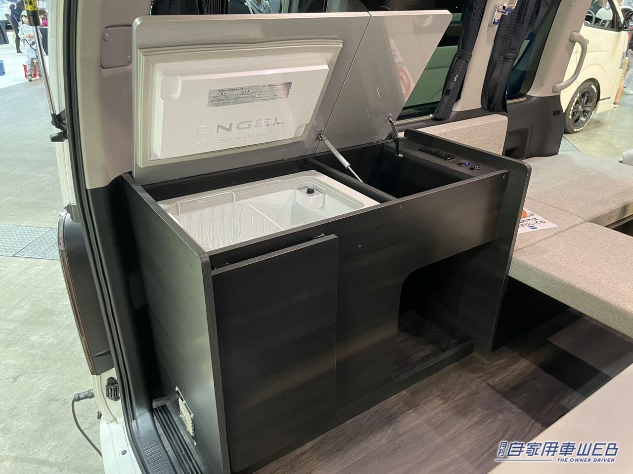 |「すごいクルマだ…」「まさにマイルーム」まるで“動く小さな家”。もはや住めちゃう、街乗りも問題ないキャンピングカー。