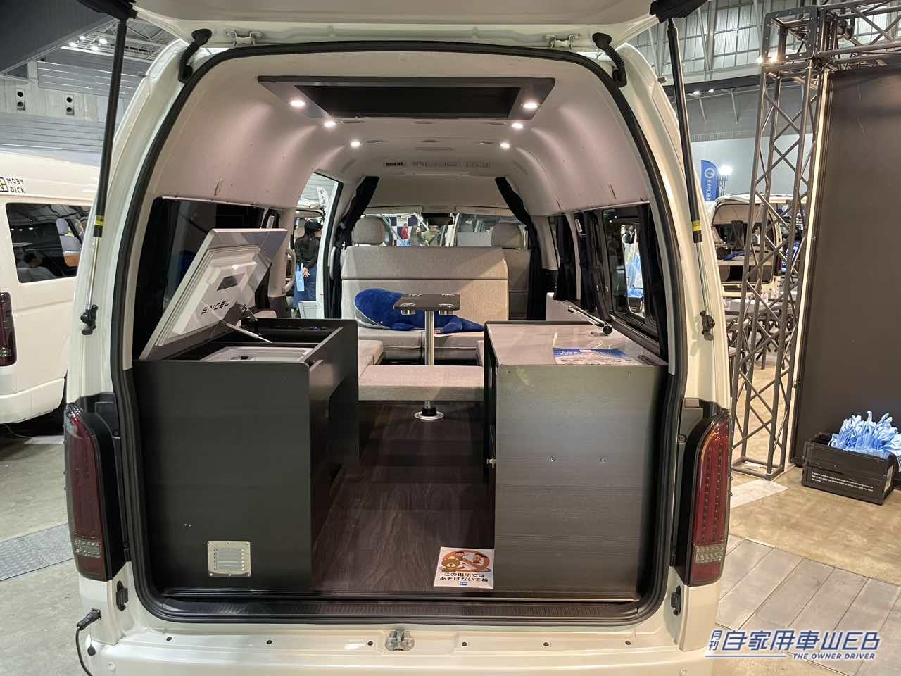 |「すごいクルマだ…」「まさにマイルーム」まるで“動く小さな家”。もはや住めちゃう、街乗りも問題ないキャンピングカー。