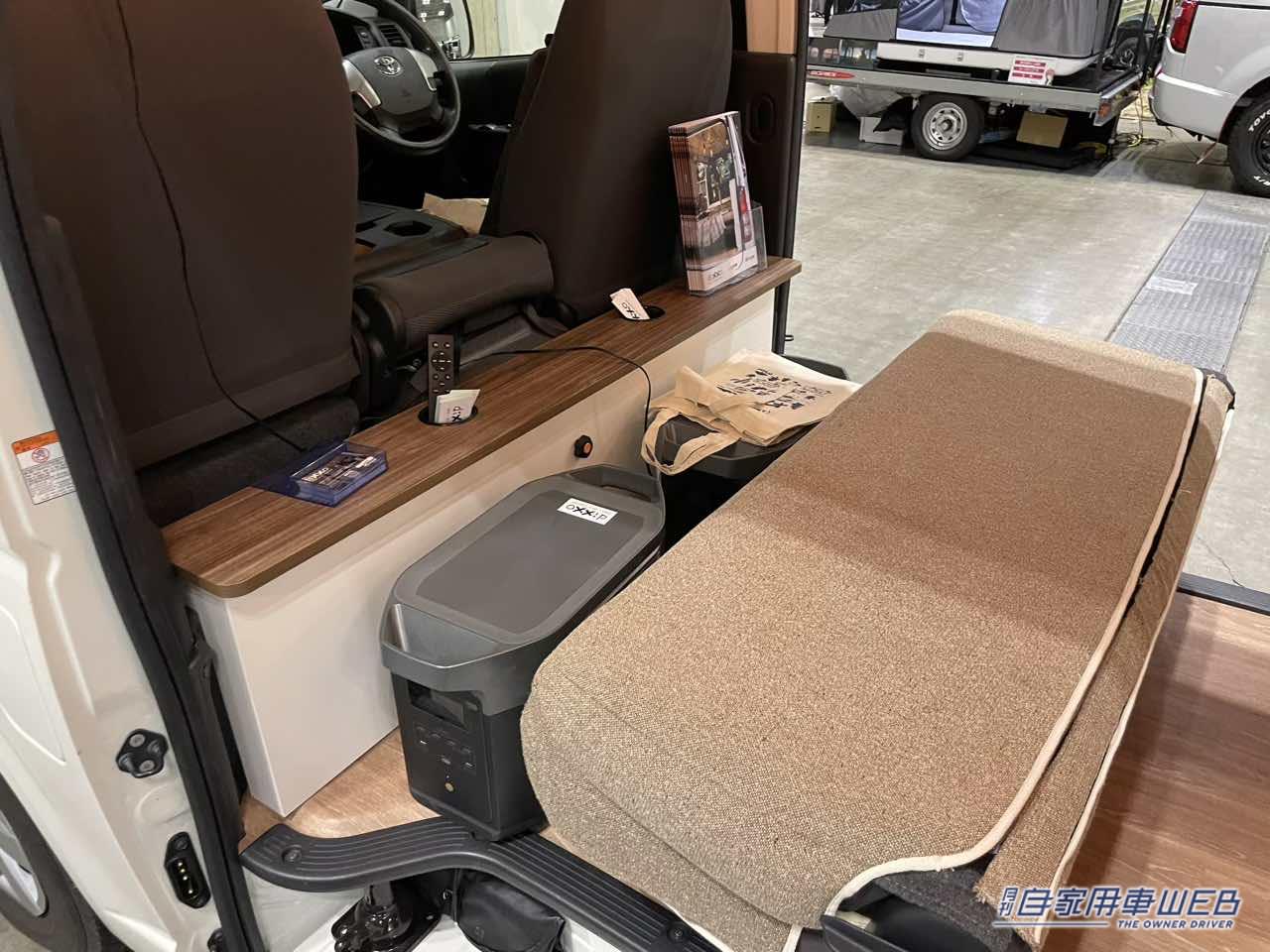 |木材を使った車内は雰囲気抜群! トヨタ ハイエースがベースのキャンパー