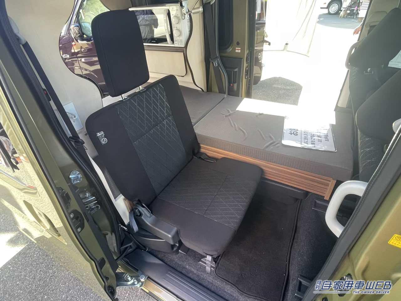 |コンパクトながら3人分のシートと就寝スペースも確保できる! ダイハツ アトレーがベースの軽キャンパー