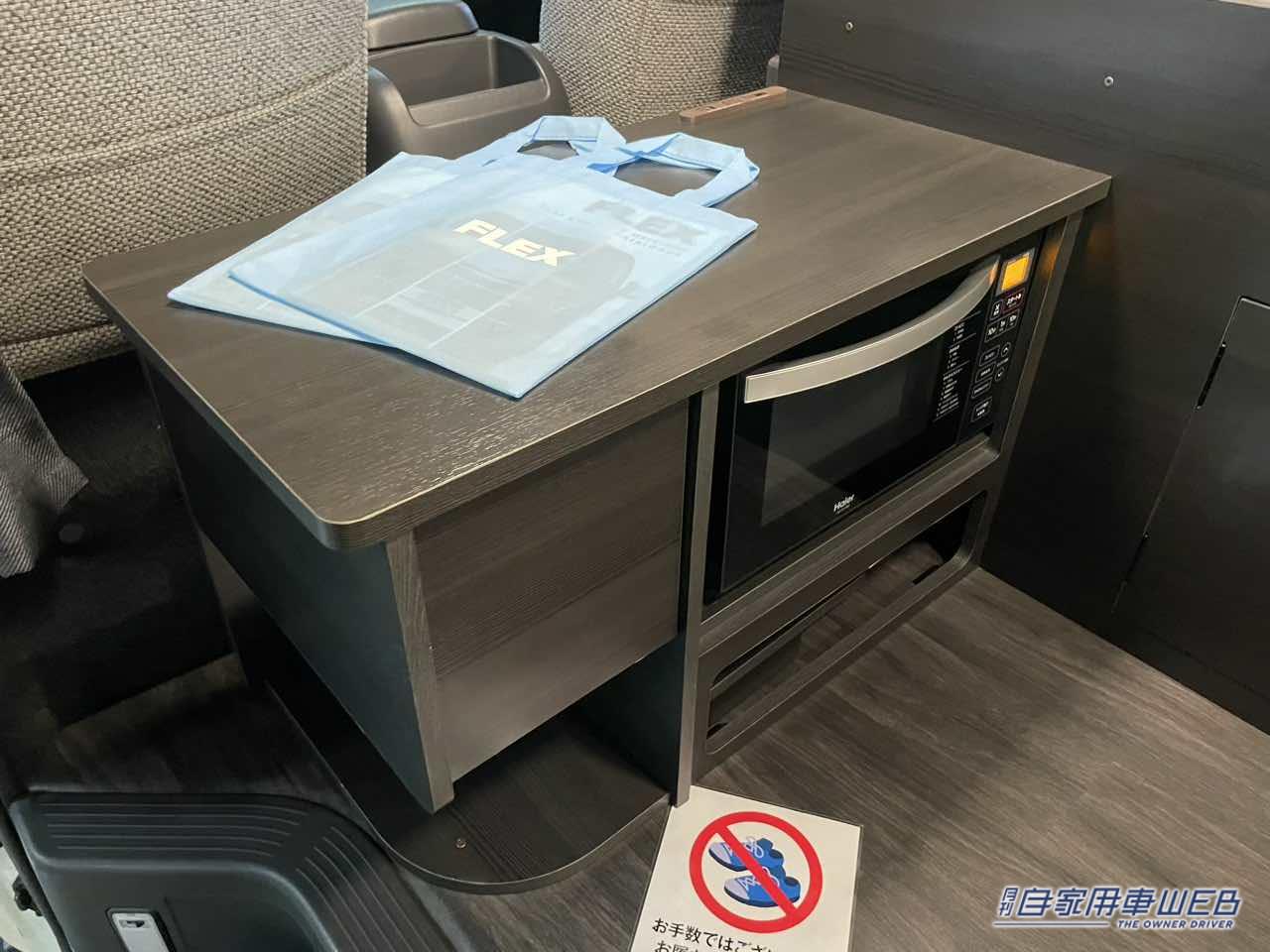 |フルフラット状態でテーブルも使える! 快適ベッドスペースが最高なトヨタ ハイエースがベースのキャンパー