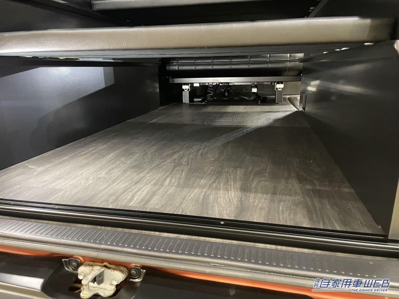 |ダークオレンジのボディが最高にカッコいい! シンプル装備で使いやすいトヨタ ハイエースがベースのキャンパー