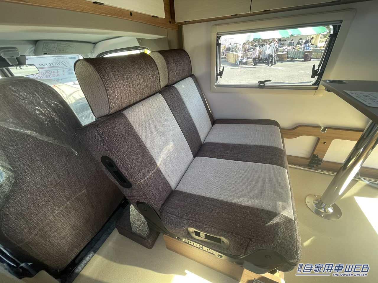 |天井の高い車内は快適ボックスシート! ダイハツ ハイゼットトラックがベースの軽キャンパー