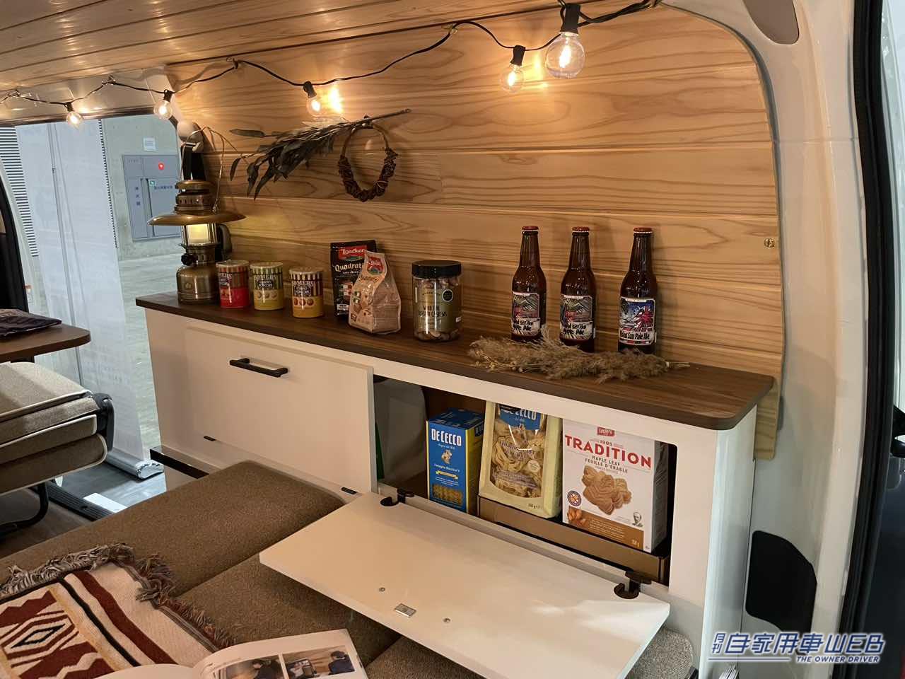 |木材を使った車内は雰囲気抜群! トヨタ ハイエースがベースのキャンパー