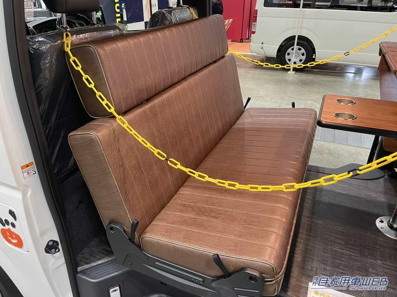 |2段になったフラットシートが使いやすい! トヨタ ハイエースがベースのキャンパー