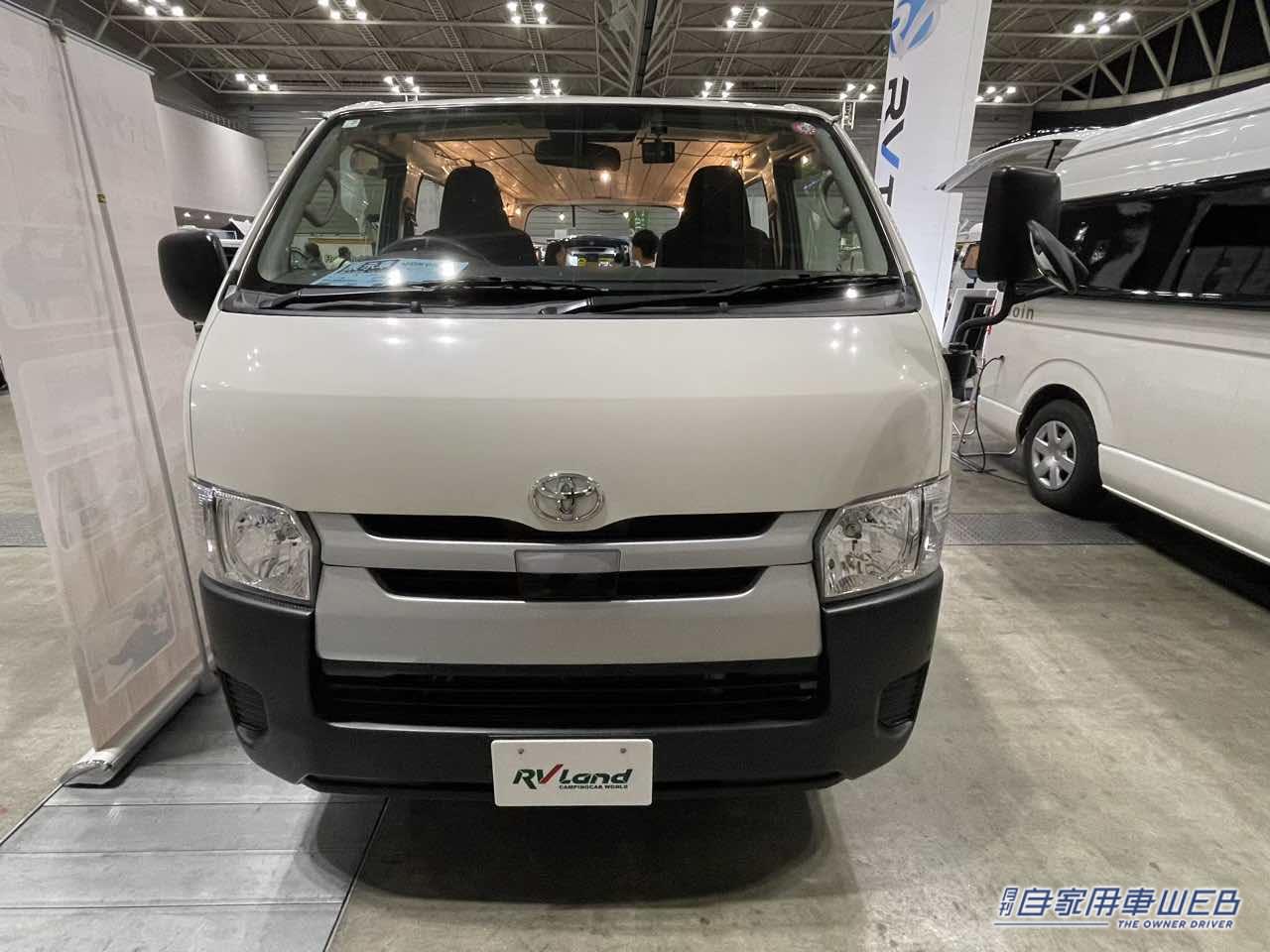 |木材を使った車内は雰囲気抜群! トヨタ ハイエースがベースのキャンパー