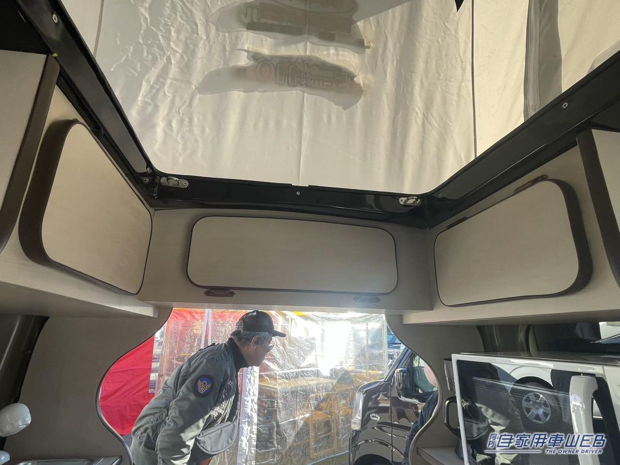 |コンパクトながら3人分のシートと就寝スペースも確保できる! ダイハツ アトレーがベースの軽キャンパー